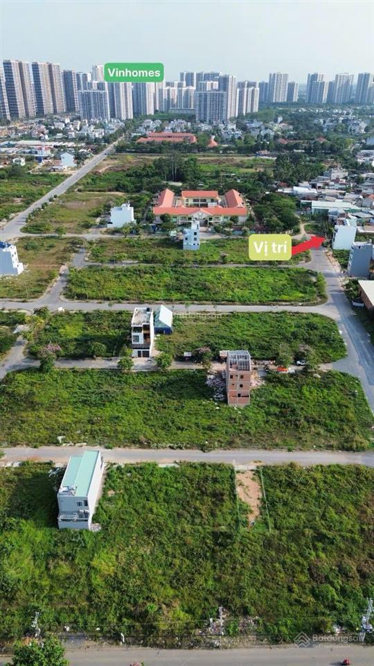 Bán lô đất đẹp thích hợp xây căn hộ dịch vụ  mt đường 1agần vinhomesvđ3. 120m2 đường nhựa 20m