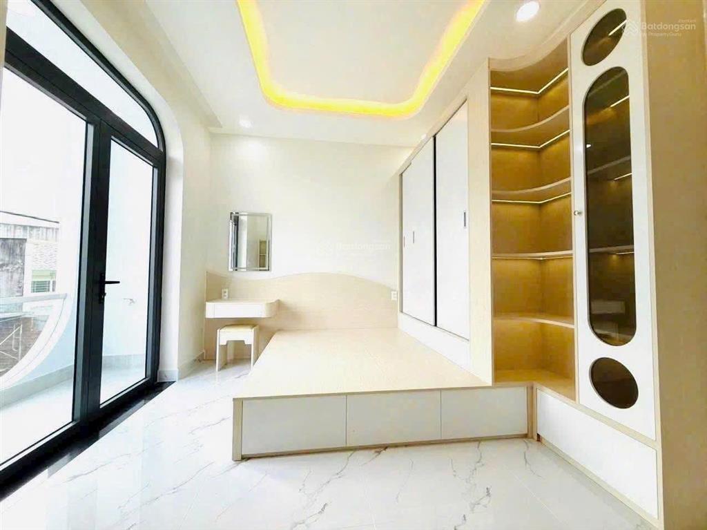 Bán nhà 1 trệt 2 lầu mới đẹp ngay vinhomes sát bên vđ3 . 5,7 tỷ