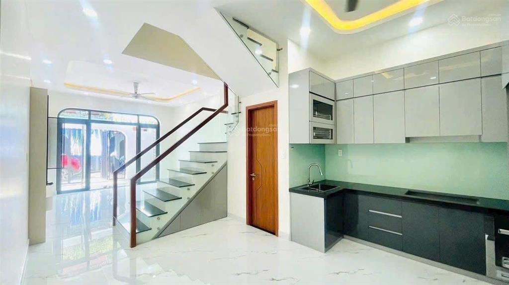 Bán nhà 1 trệt 2 lầu mới đẹp ngay vinhomes sát bên vđ3 . 5,7 tỷ