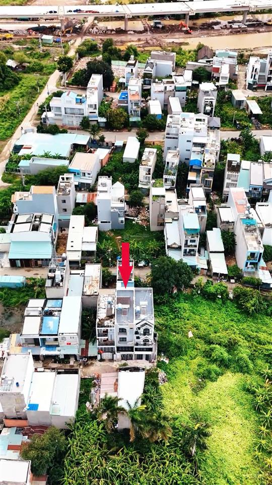 Bán nhà 1 trệt 2 lầu mới đẹp ngay vinhomes sát bên vđ3 . 5,7 tỷ