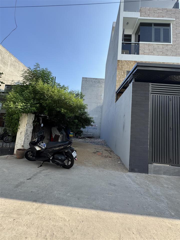 Bán gấp lô đất đẹp ngay chợ nhỏ lã xuân oai  lê văn việt . 57,2m2 giá chỉ 5,2 tỷ