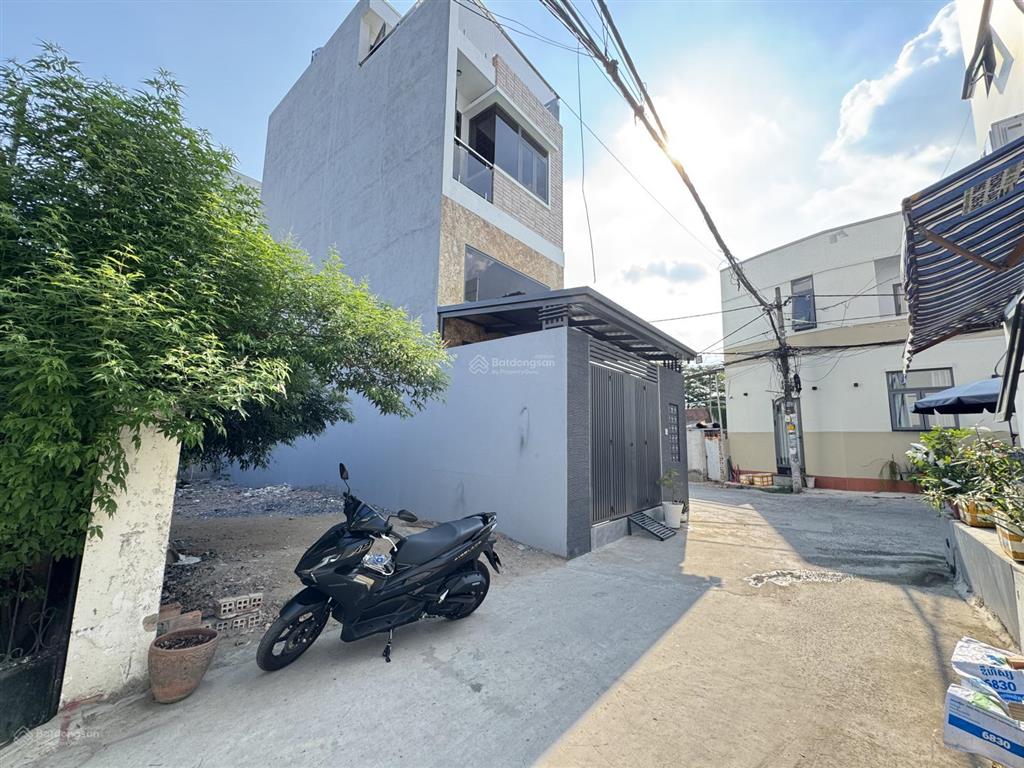 Bán gấp lô đất đẹp ngay chợ nhỏ lã xuân oai  lê văn việt . 57,2m2 giá chỉ 5,2 tỷ