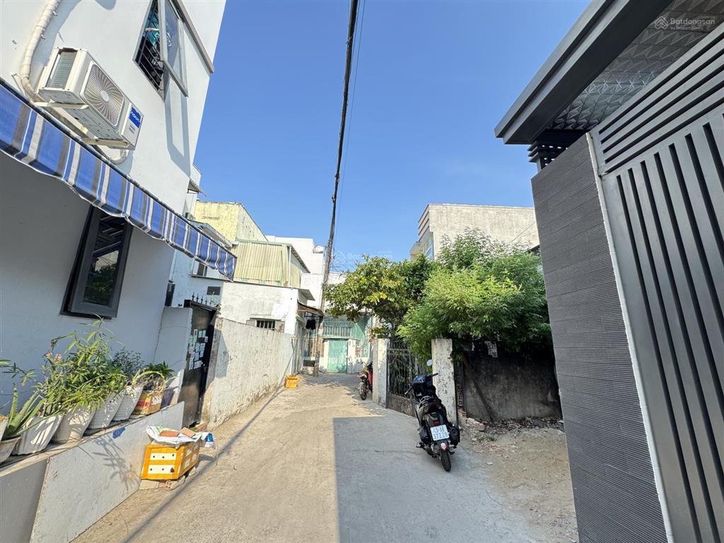 Bán gấp lô đất đẹp ngay chợ nhỏ lã xuân oai  lê văn việt . 57,2m2 giá chỉ 5,2 tỷ