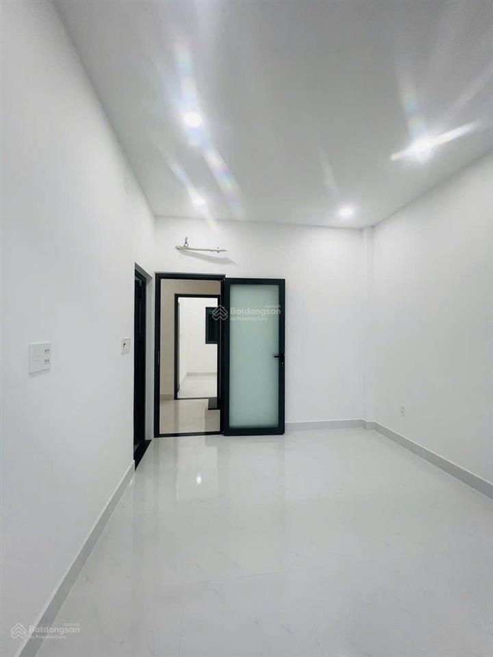 Bán gấp nhà mới đẹp 1 trệt 2 lầu gần chợ, ubnd phường long phước. gần vinhomes
