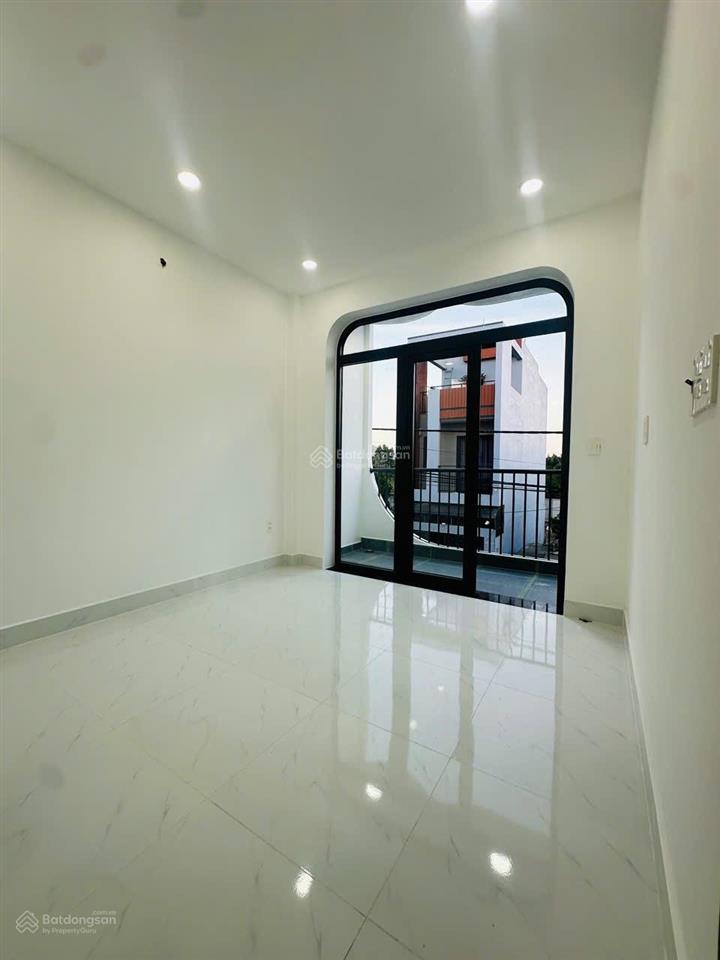 Bán gấp nhà mới đẹp 1 trệt 2 lầu gần chợ, ubnd phường long phước. gần vinhomes