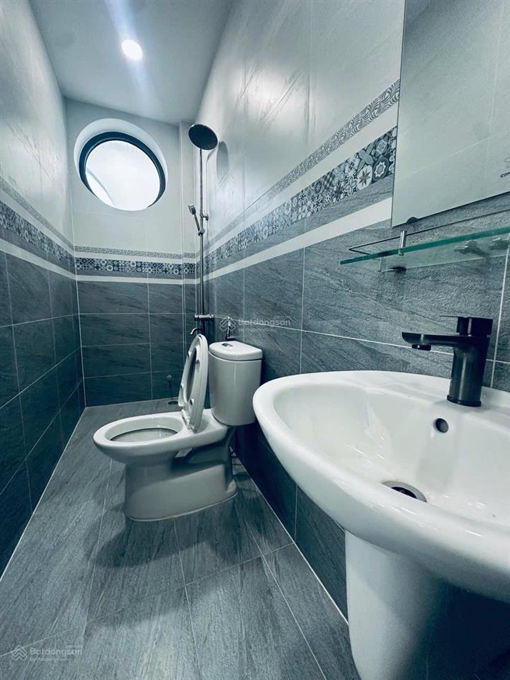 Bán gấp nhà mới đẹp 1 trệt 2 lầu gần chợ, ubnd phường long phước. gần vinhomes