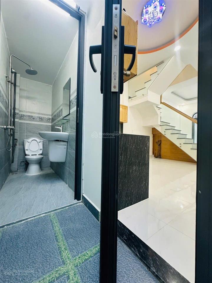 Bán gấp nhà mới đẹp 1 trệt 2 lầu gần chợ, ubnd phường long phước. gần vinhomes