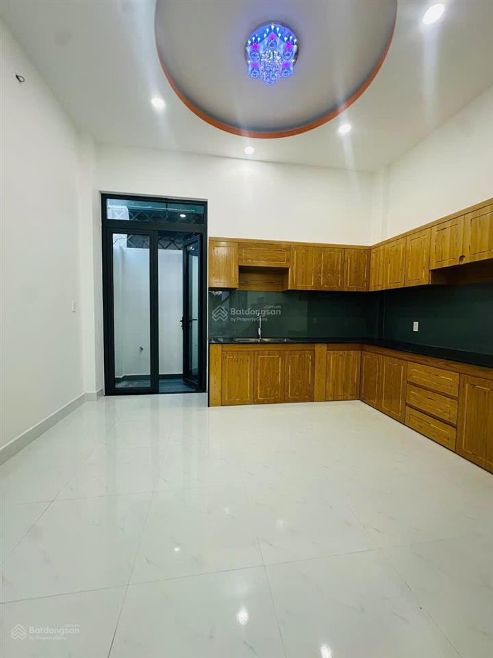 Bán gấp nhà mới đẹp 1 trệt 2 lầu gần chợ, ubnd phường long phước. gần vinhomes