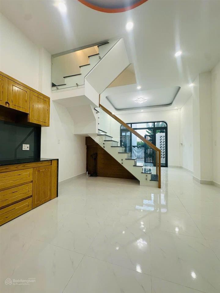 Bán gấp nhà mới đẹp 1 trệt 2 lầu gần chợ, ubnd phường long phước. gần vinhomes
