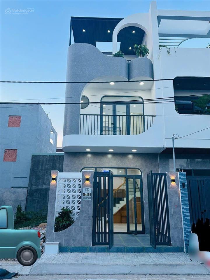 Bán gấp nhà mới đẹp 1 trệt 2 lầu gần chợ, ubnd phường long phước. gần vinhomes