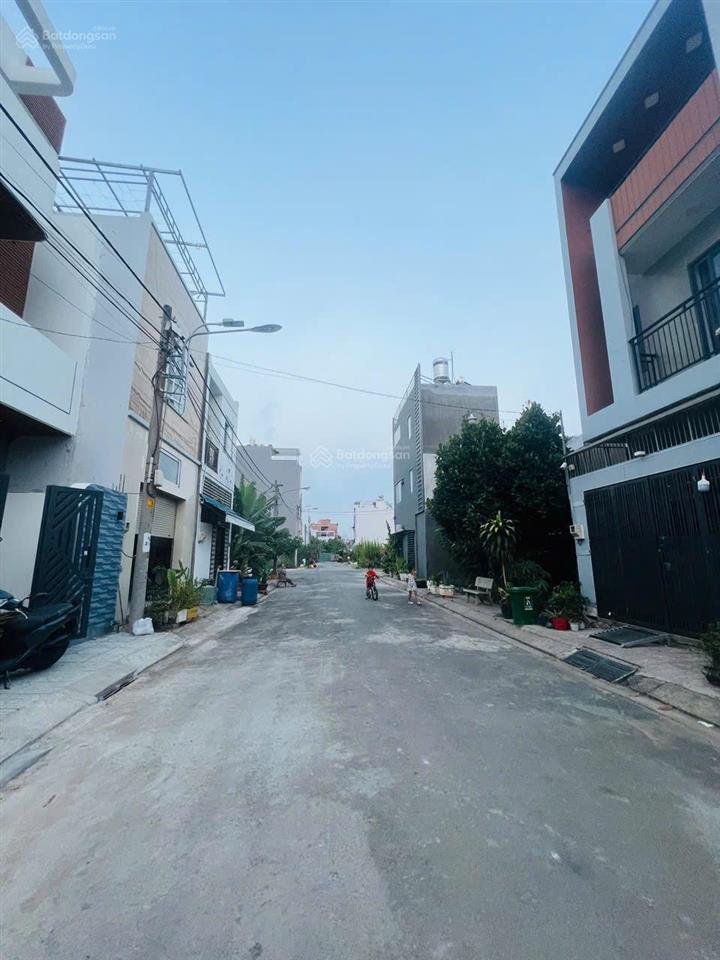 Bán gấp nhà mới đẹp 1 trệt 2 lầu gần chợ, ubnd phường long phước. gần vinhomes