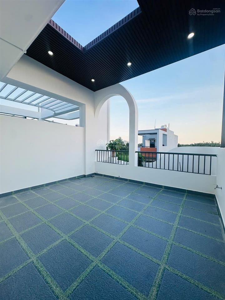 Bán gấp nhà mới đẹp 1 trệt 2 lầu gần chợ, ubnd phường long phước. gần vinhomes