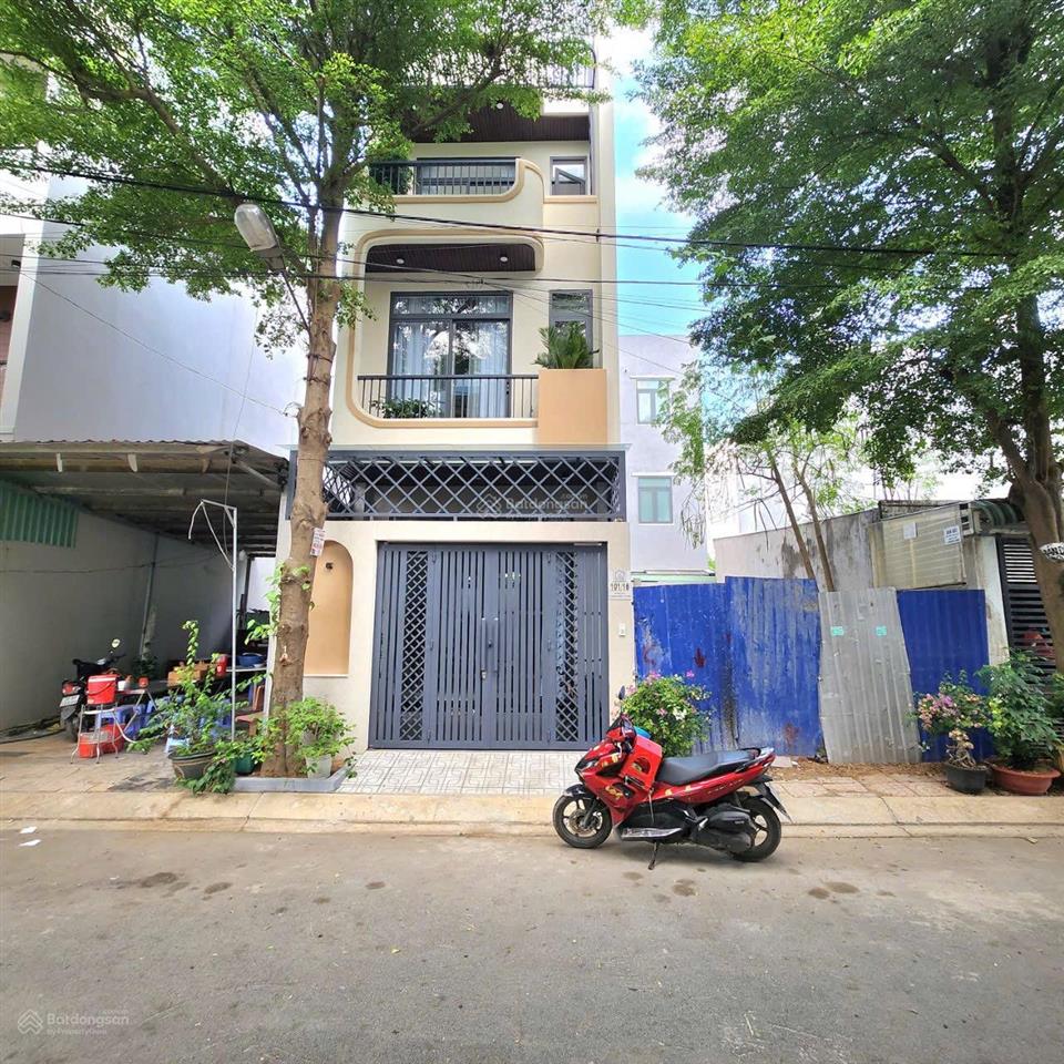 Bán nhà mới đẹp 1 trệt 2 lầu sát bên khu đô thị đông tăng long