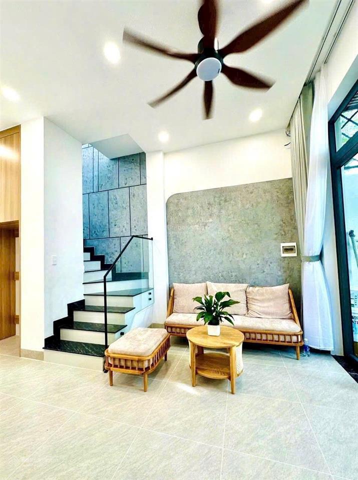 Bán nhà mới đẹp 1 trệt 2 lầu sát bên khu đô thị đông tăng long