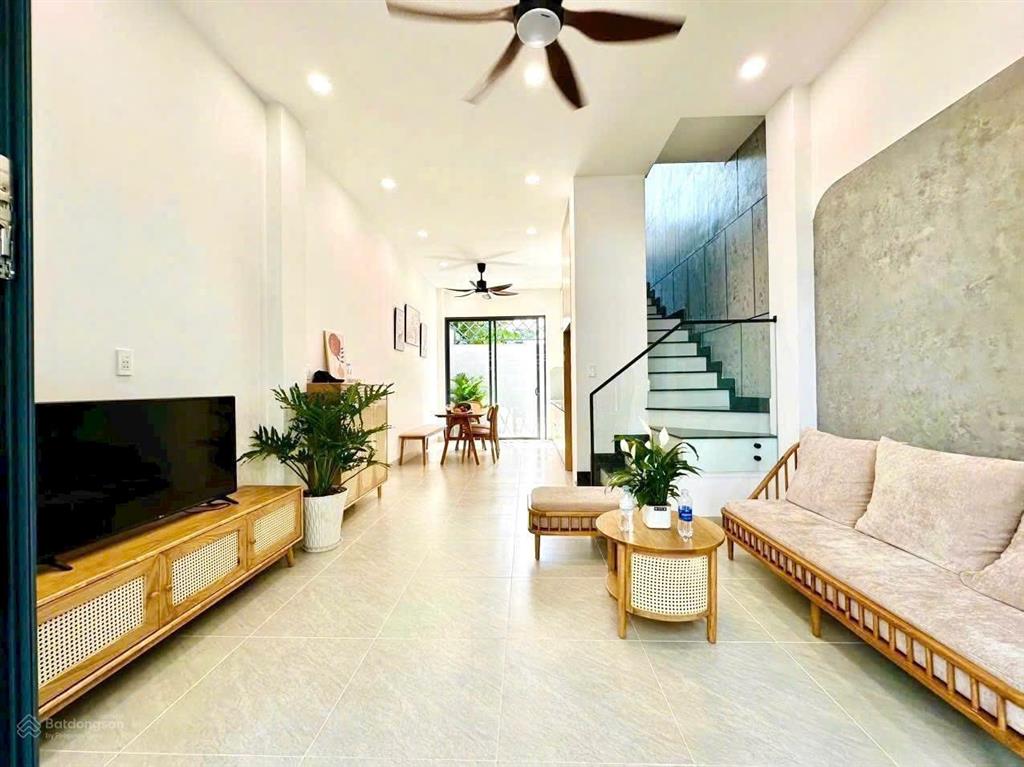 Bán nhà mới đẹp 1 trệt 2 lầu sát bên khu đô thị đông tăng long