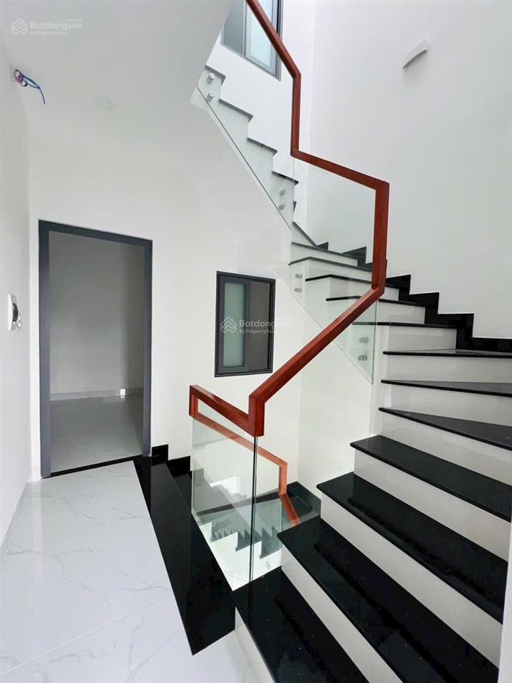 Bán gấp căn nhà mới xây sát bên vinhomes  nút giao gò công vđ3  giá 4,85 tỷ