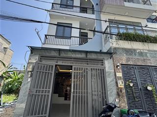 Bán gấp căn nhà mới xây. 1 trệt 2 lầu 1 tum sân thượng trước và sau. ngay ngã 3 lò lu, nguyễn xiển