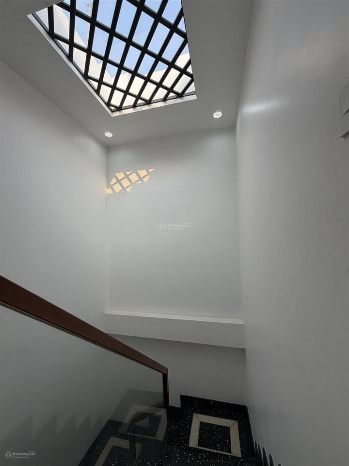 9,5 tỷ mặt tiền p4q8 3,7 x 13 nở hậu 3,9 thửa đất đẹp shr hoàn công đủ