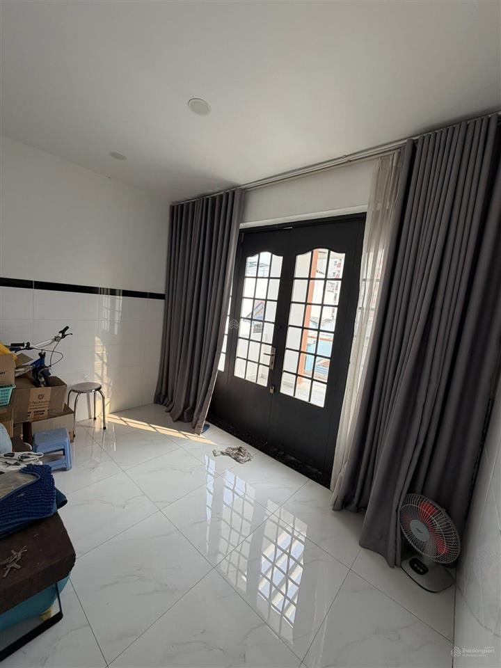 9,5 tỷ mặt tiền p4q8 3,7 x 13 nở hậu 3,9 thửa đất đẹp shr hoàn công đủ