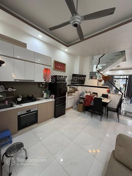 9,5 tỷ mặt tiền p4q8 3,7 x 13 nở hậu 3,9 thửa đất đẹp shr hoàn công đủ