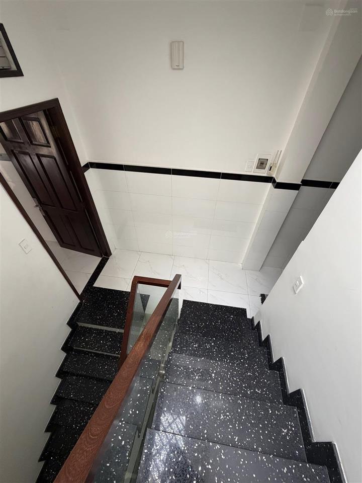 9,5 tỷ mặt tiền p4q8 3,7 x 13 nở hậu 3,9 thửa đất đẹp shr hoàn công đủ