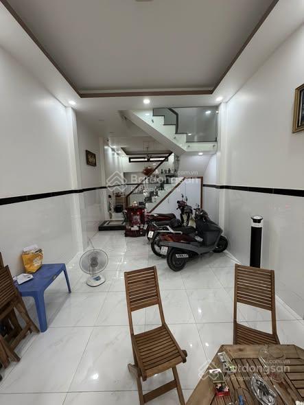 9,5 tỷ mặt tiền p4q8 3,7 x 13 nở hậu 3,9 thửa đất đẹp shr hoàn công đủ