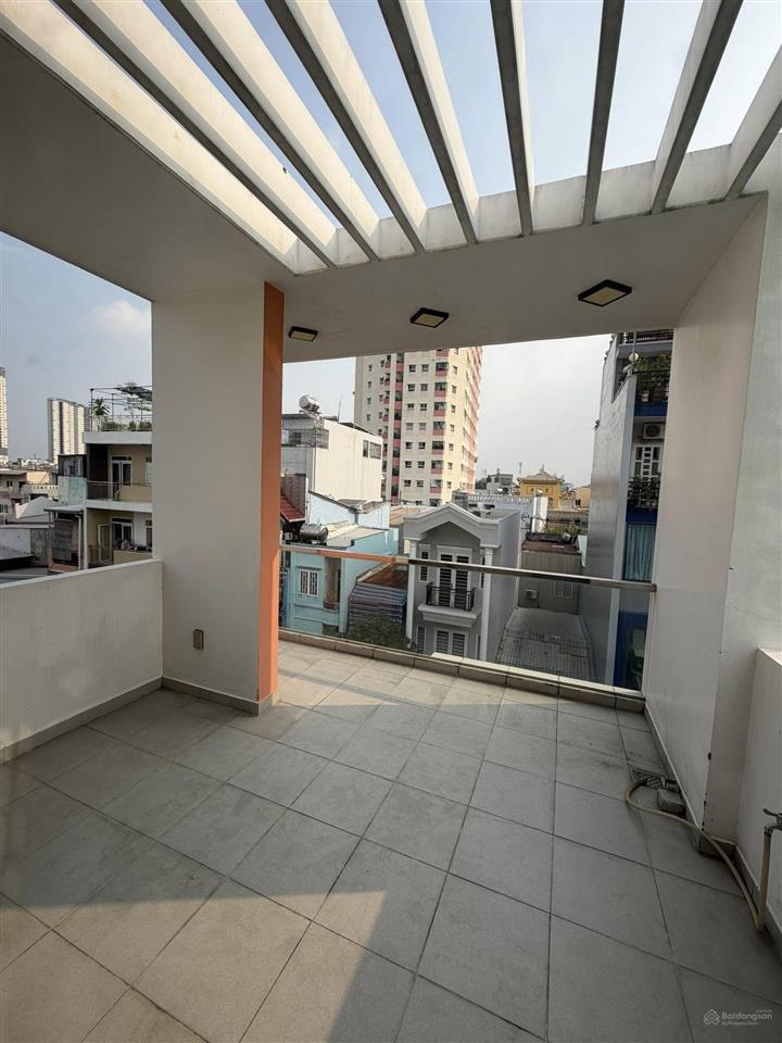 9,5 tỷ mặt tiền p4q8 3,7 x 13 nở hậu 3,9 thửa đất đẹp shr hoàn công đủ