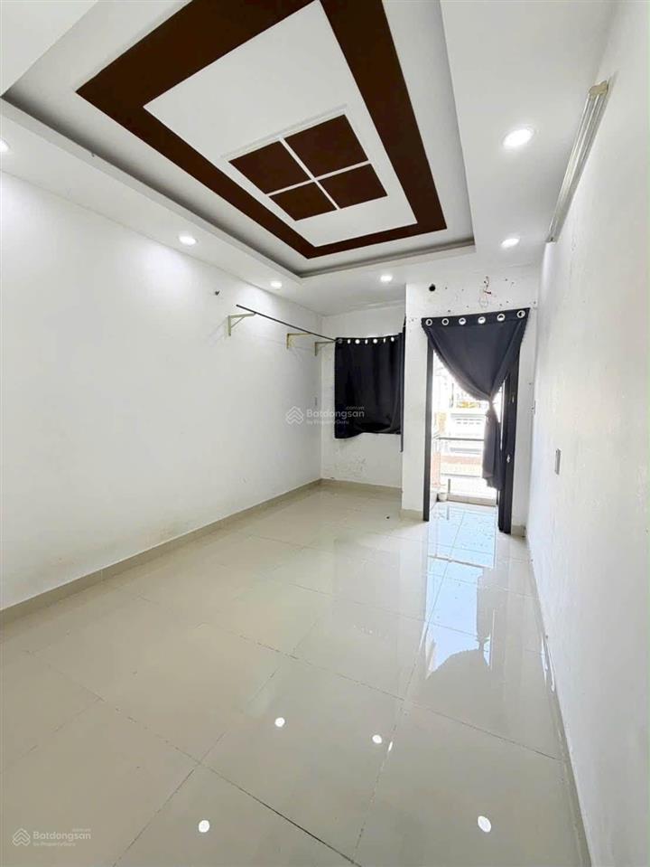 5,78 tỷ còn tl ngay chủ bán 3,2 x 8,5 4 tầng đúc btct sổ riêng hc đủ