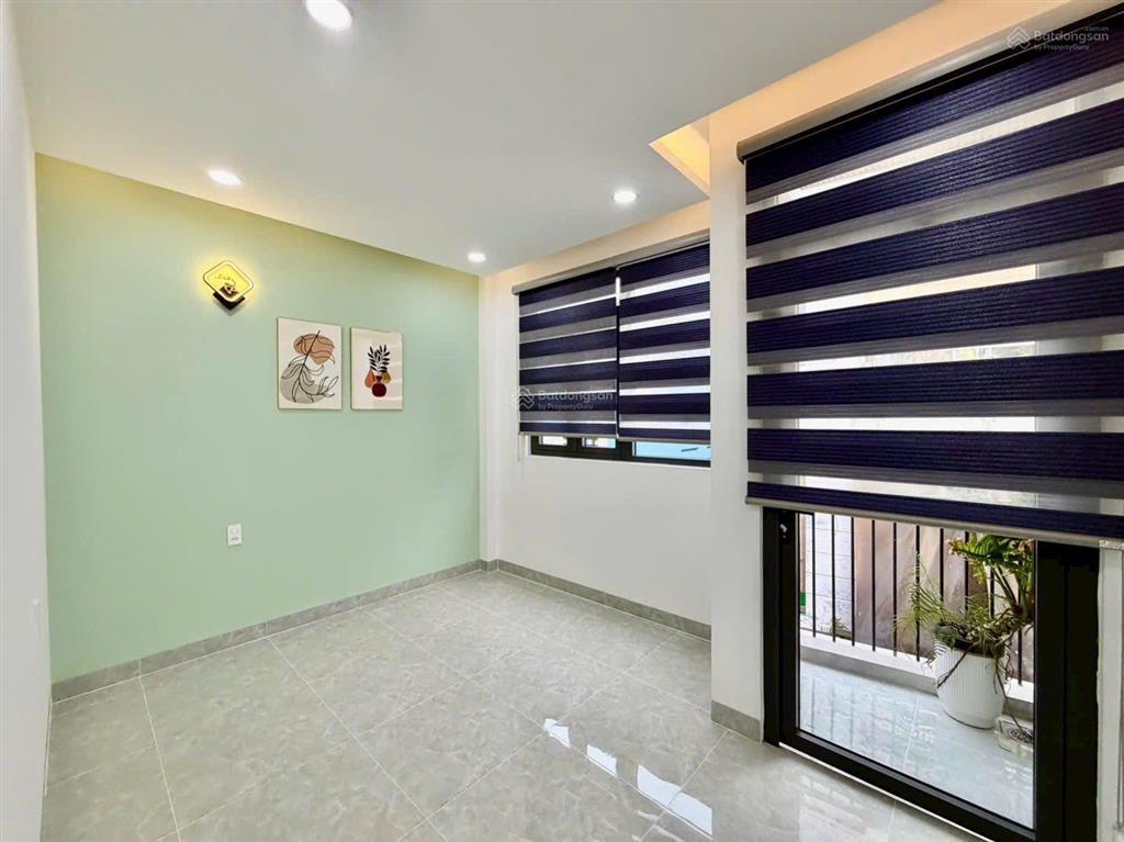 6,9 tỷ còn tl trực tiếp nhà đẹp ở liền ngang hiếm 4,2 x 10 (nở hậu nhẹ) 4 tầng đúc btct