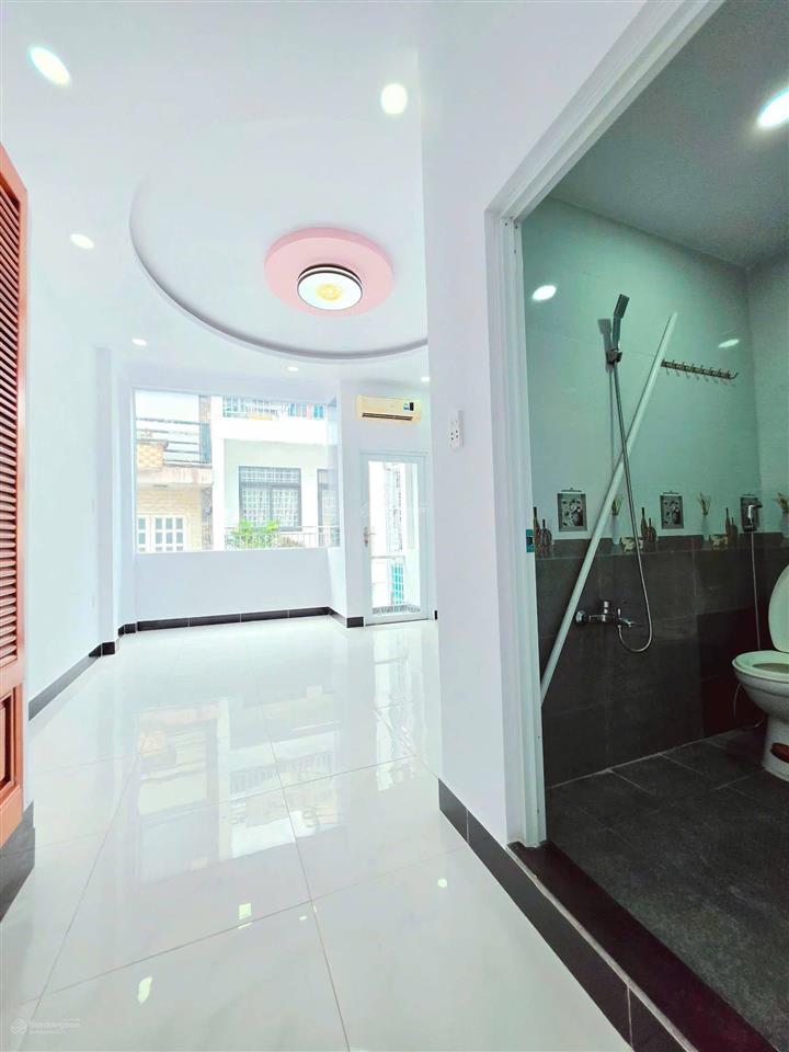 4 tầng đúc toàn bộ btct 4x7 sổ hồng hc đủ 3pn rộng hẻm xe hơi 6m