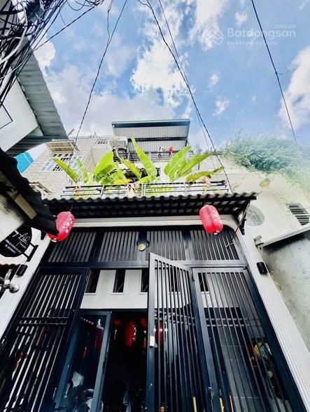 4,8 tỷ còn giảm / nhà mới ở liền 4x11 / 2 lầu st 4pn / p1q8 dương bá trạc