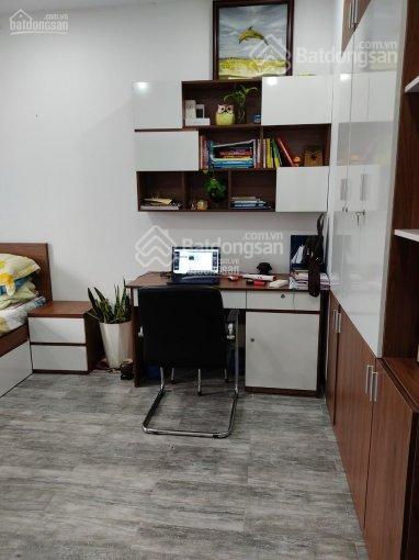 Phòng trọ khu biệt thự đối diện đại học rmit  cách trường 600m, có thể đi bộ  giá 5 triệu/tháng