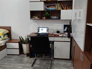 Phòng trọ khu biệt thự đối diện đại học rmit  cách trường 600m, có thể đi bộ  giá 4,8 triệu/tháng