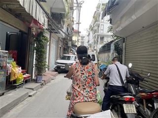 Chính chủ bán nhà tập thể tầng 1 thái thịnh, ô tô đỗ cửa. diện tích 43m2 sổ đầy đủ. giá 3.15 tỷ