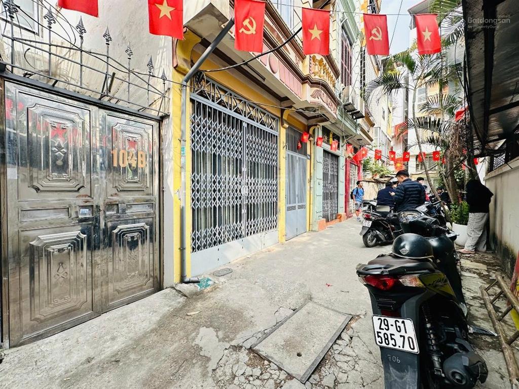 Chính chủ bán nhà tập thể tầng 1 vĩnh hồ là. trước nhà ô tô, kinh doanh , sổ đỏ đầy đủ, giá 2.8 tỷ