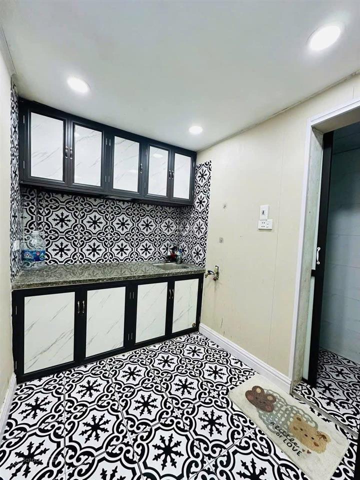 Chính chủ bán nhà tập thể tầng 1 thái thịnh, trước nhà ô tô kinh doanh. sử dụng 43m2 giá 2.86 tỷ