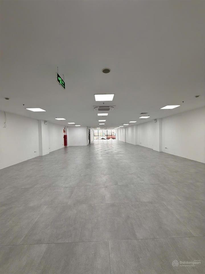 Bán toà văn phòng mặt phố vũ phạm hàm trung hoà. diện tích 110m2 thang máy mặt tiền 7m. giá 108 tỷ