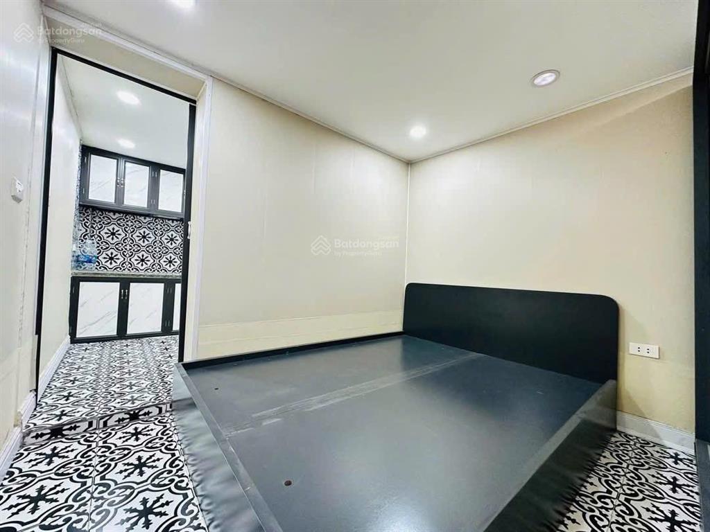 Chính chủ bán nhà tâp thể thái thịnh quận đống đa nhà ô tô. nhà tôi 43m2 giá 2.8 tỷ, sổ đỏ tên tôi