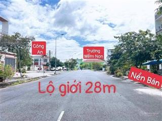 Nền lộ 28m  khu văn hoá tây đô cần thơ