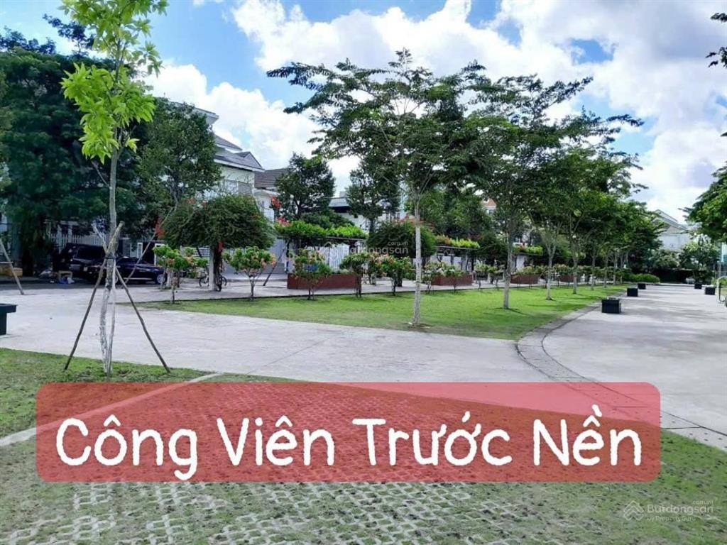 Nền 200m2  mặt tiền đối diện công viên