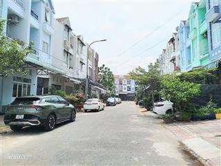 Nhà khu công ty 8 (có hai hẻm kỹ thuật)