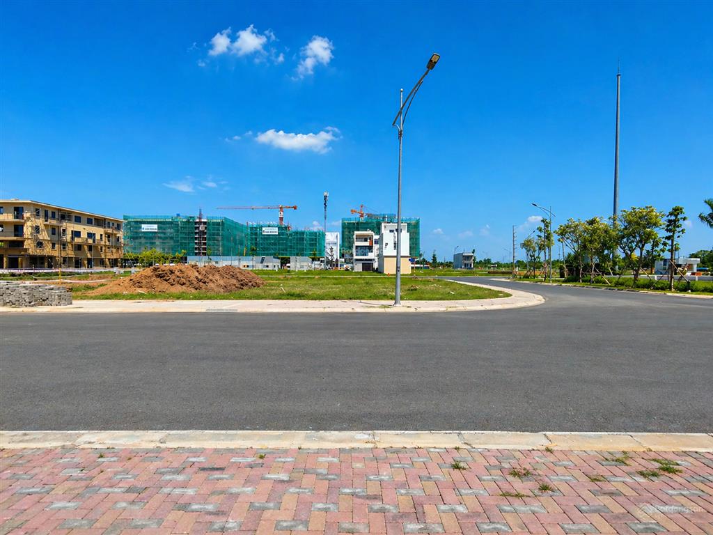 Cặp nền góc đường 1b (lộ giới 30m) khu văn hoá tây đô