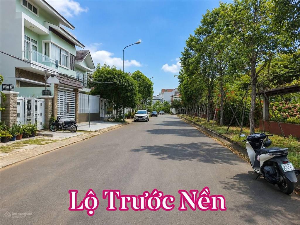 Nền (10*20) đối diện công viên  khu công ty 8
