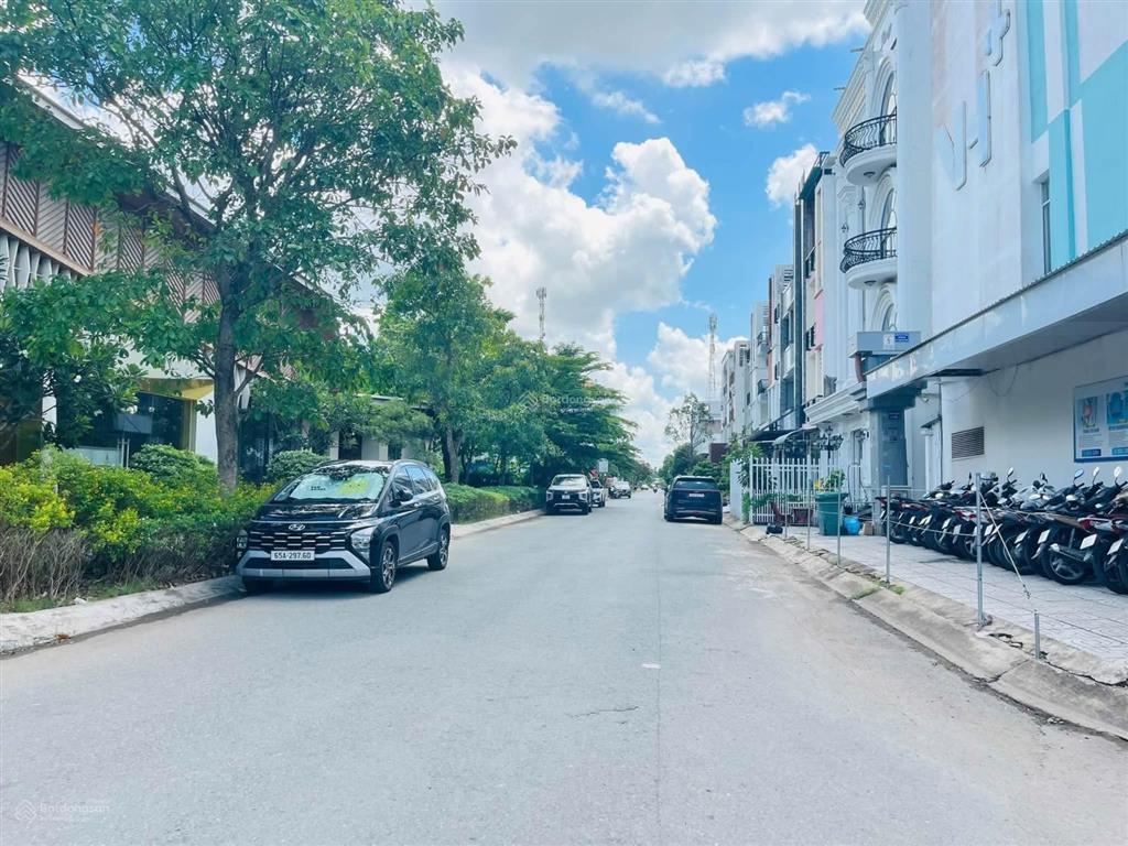 Nền đường lê tấn quốc (khu công ty 8)