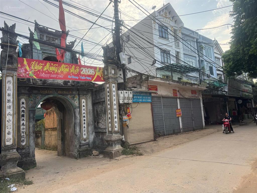 Cho thuê dài hạn mặt bằng rộng 210m2, khu vực sầm uất, mt 11.5m, phù hợp làm siêu thị, cửa hàng