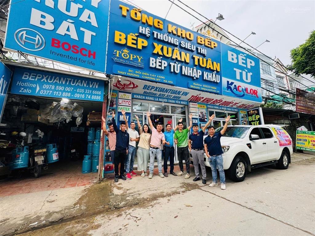 Cho thuê dài hạn mặt bằng rộng 210m2, khu vực sầm uất, mt 11.5m, phù hợp làm siêu thị, cửa hàng