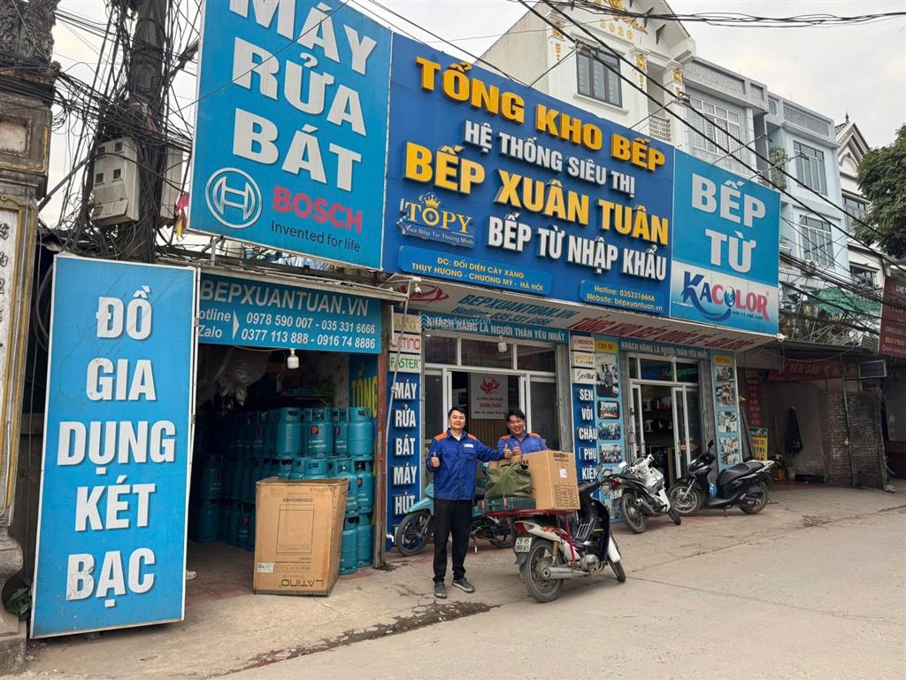 Cho thuê dài hạn mặt bằng rộng 210m2, khu vực sầm uất, mt 11.5m, phù hợp làm siêu thị, cửa hàng