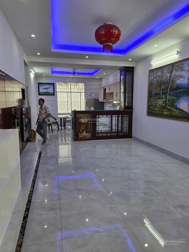 Bán gấp nhà hẻm 105 lê lợi, p. 7 vũng tàu, 113m2, 1t2l, 4pn, hẻm 8m, gần biển, giá 7.3 tỷ