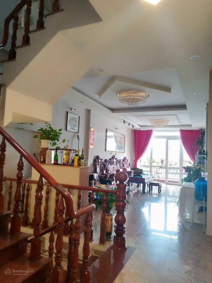 Nhà phố đường trần phú, view đẹp, đường ô tô. dt 104m2. giá 11 tỷ