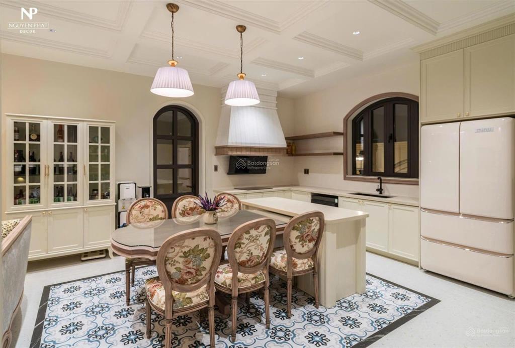 Biệt thự đẹp phong cách châu âu đường đankia, p7, đà lạt. dt 300m2, đường ô tô. giá 17 tỷ